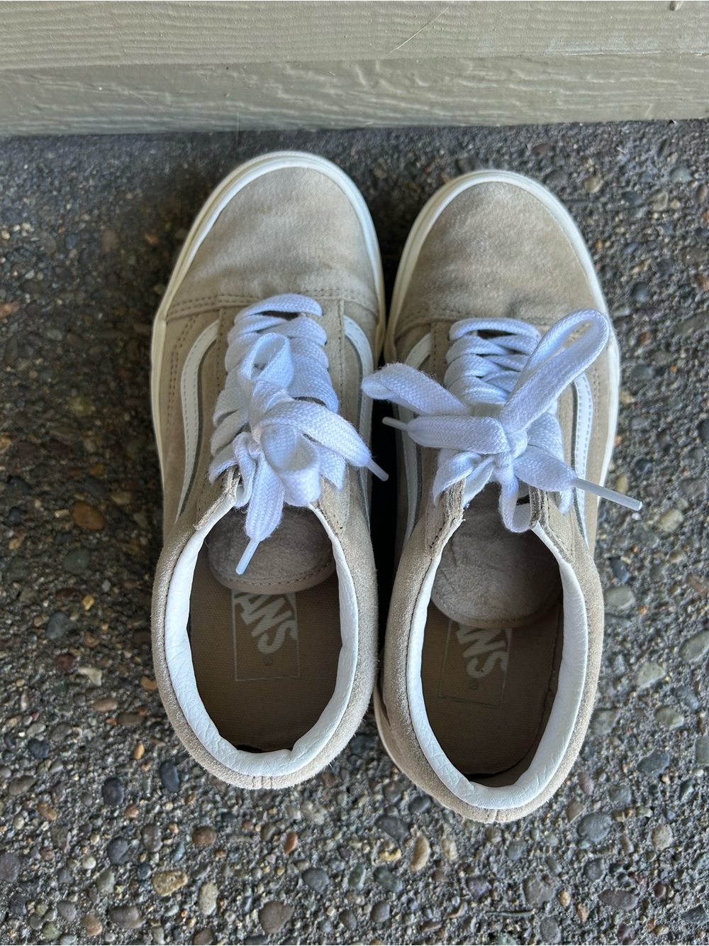 Vans Low-Top Suede Sneakers in Beige and White-Women’s size 7